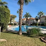 Dom wakacyjny Schoenes Ferienbungalow In Altos Torrevieja