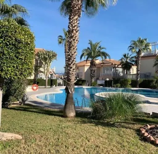 Ferienhaus Schönes Ferienbungalow In Altos Torrevieja