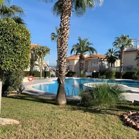Dom wakacyjny Schoenes Ferienbungalow In Altos Torrevieja
